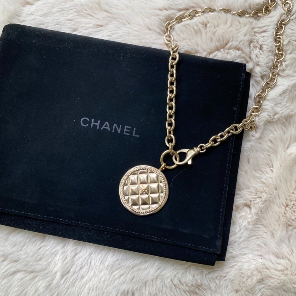 CHANEL Quilted CC Pendant Chain Necklace Light Gold